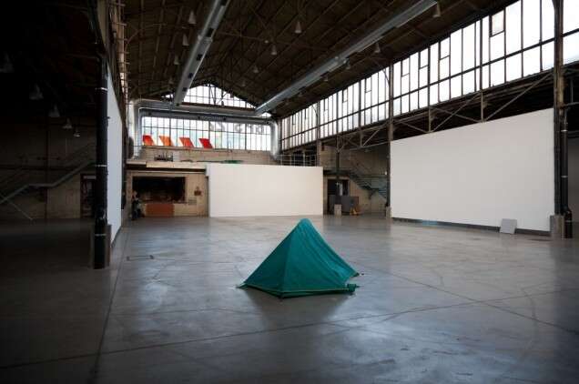 Hotel Charleroi hedendaags kunstencentrum museum Brussel